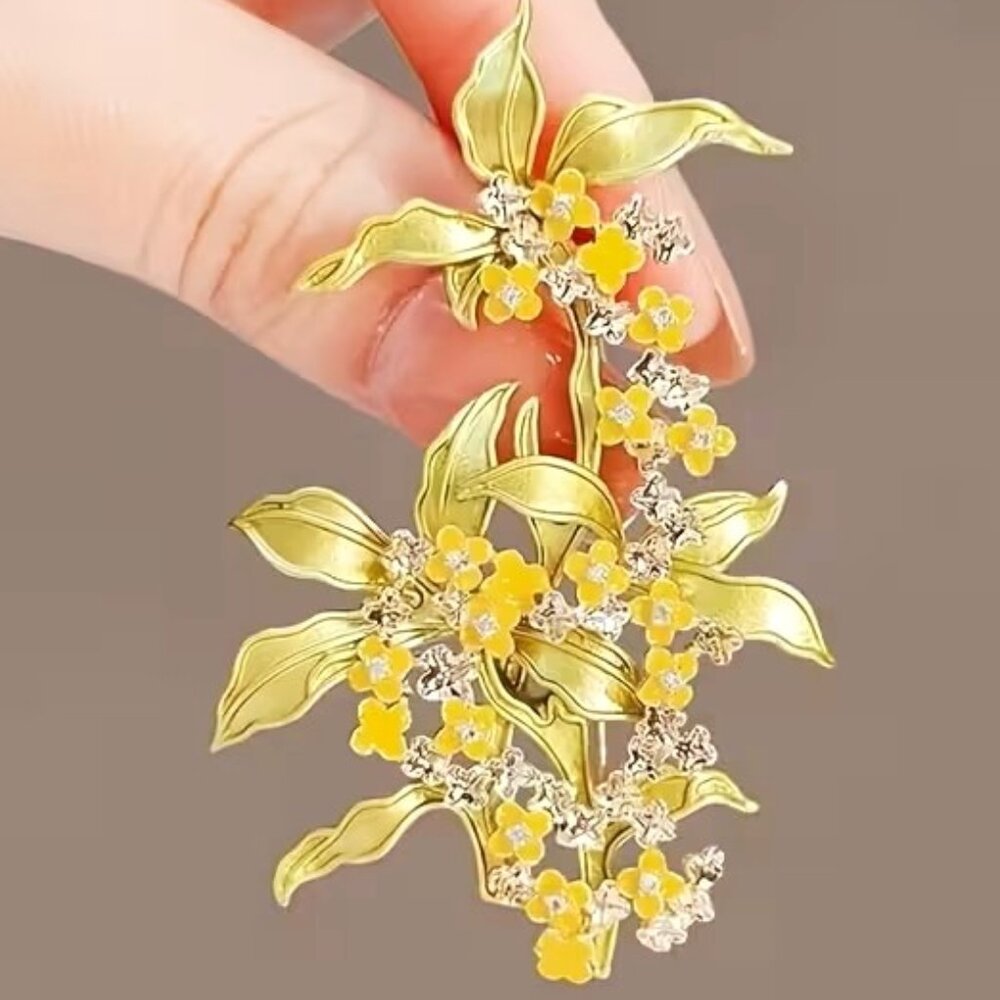 Flower Brooch Crystal Rhinestones Gold Stylish Bouquet Elegant Stunning Glam Fun
